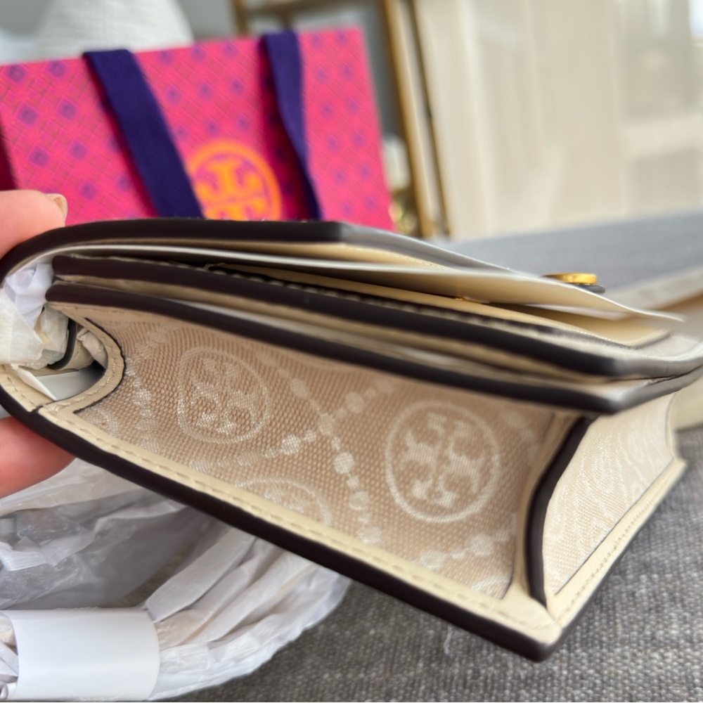 Tory Burch Beige and White Shoulder Bag - Picture 8 of 11